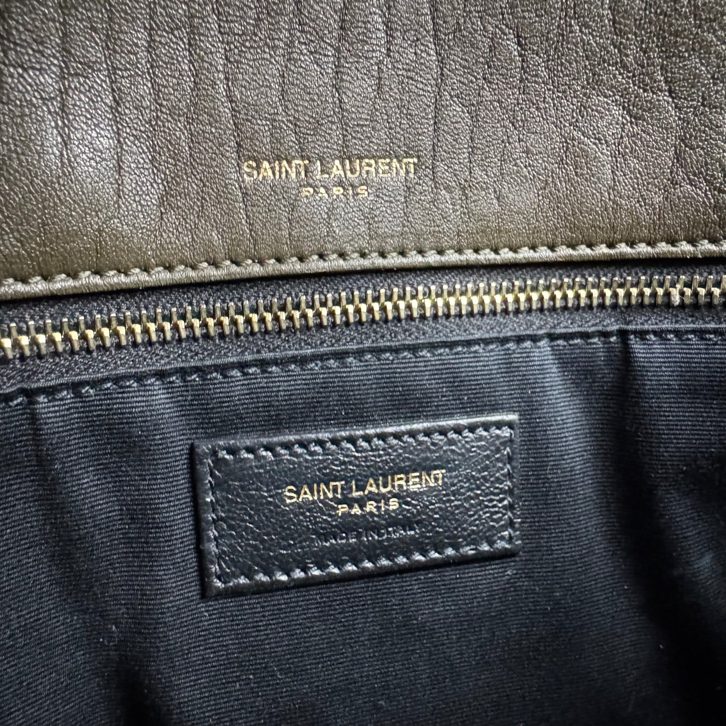 Yves Saint Laurent NIKI Medium aus genarbtem Lammleder