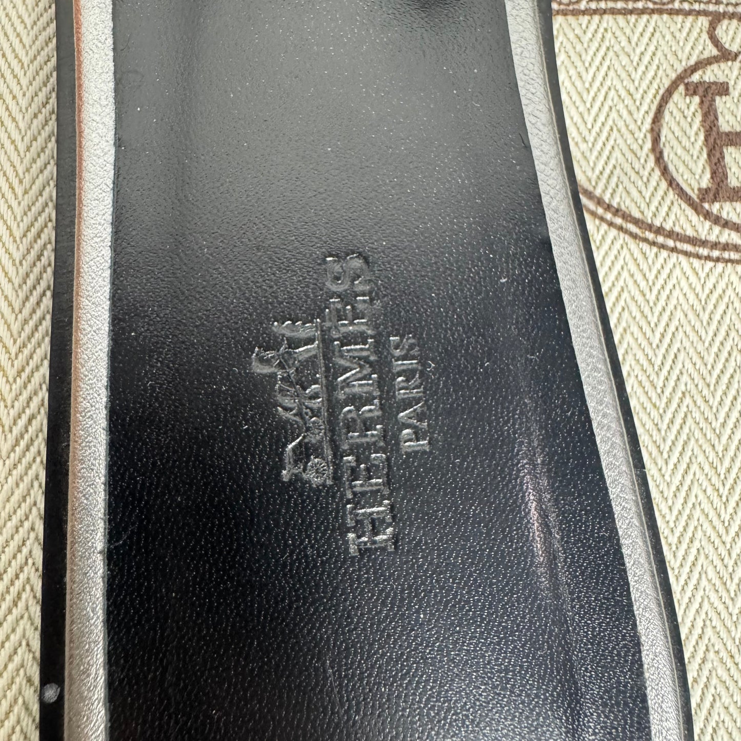 Hermès Oran Sandalen Metallic-Silber Leder Gr. 40