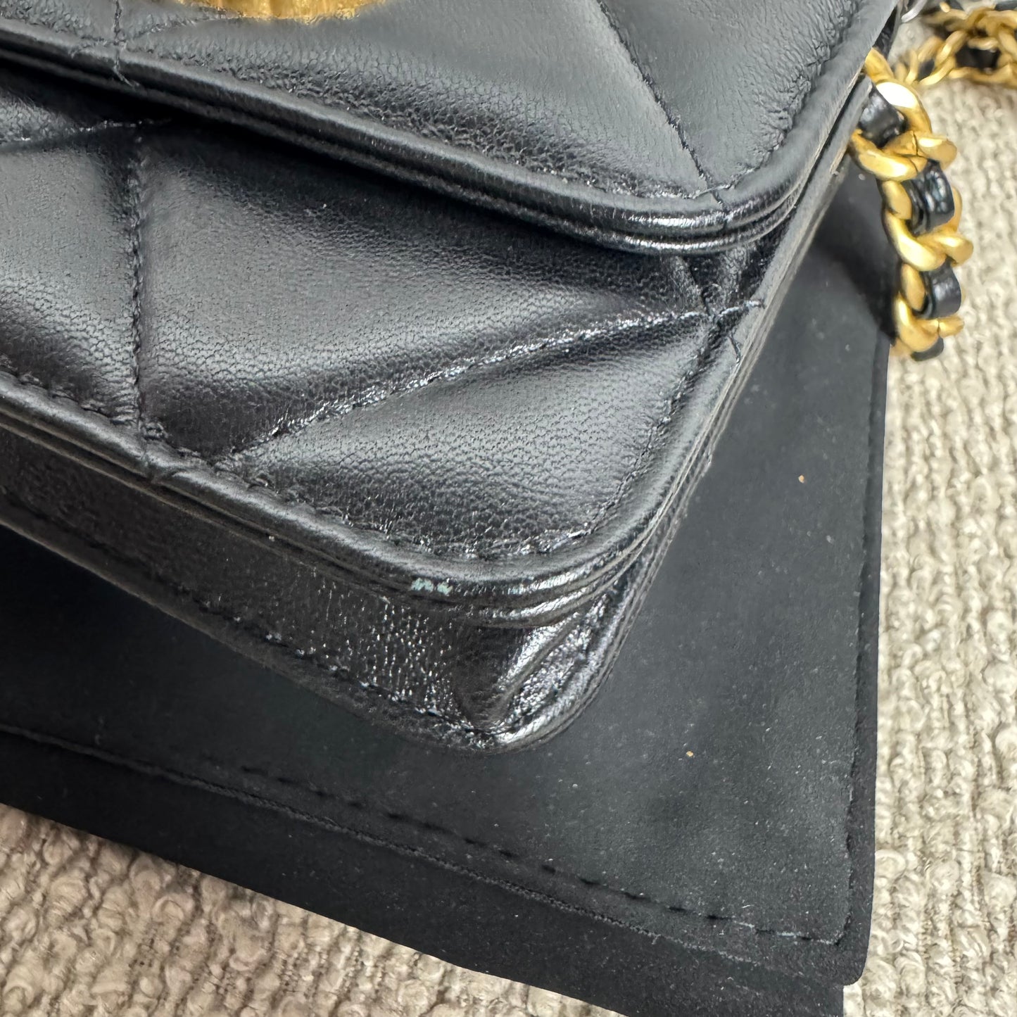 Chanel 19 Wallet on Chain