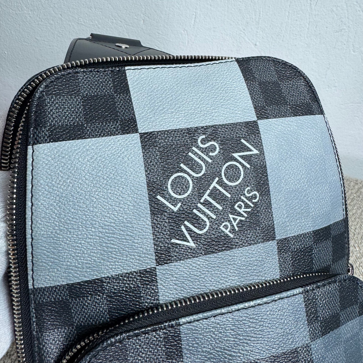 Louis Vuitton Avenue Sling Bag – Damier Graphite Giant