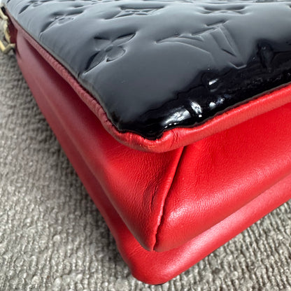 Louis Vuitton Coussin MM Vernis Schwarz / Rot mit weißem Kettenriemen