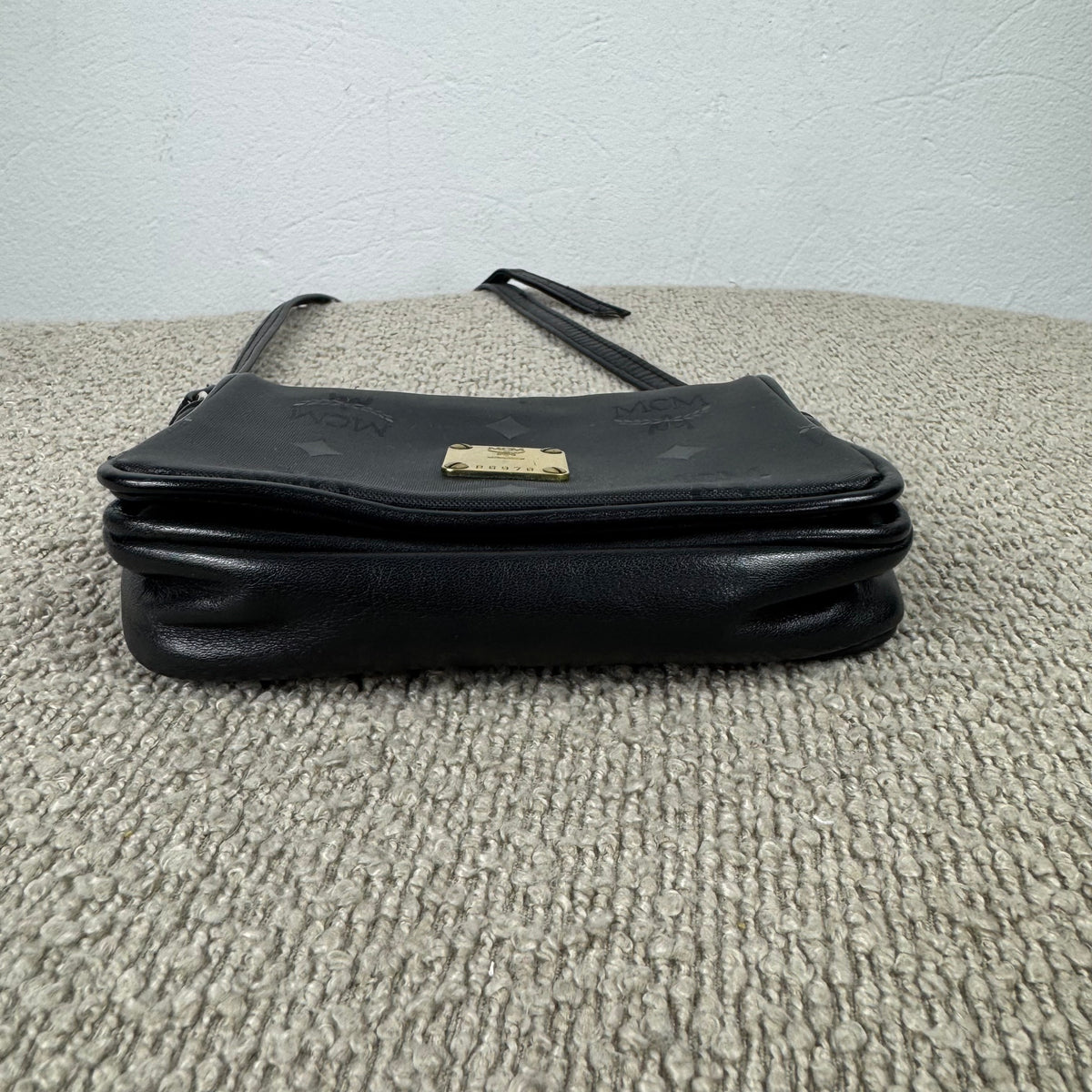 Vintage MCM Crossbody Tasche – Schwarz