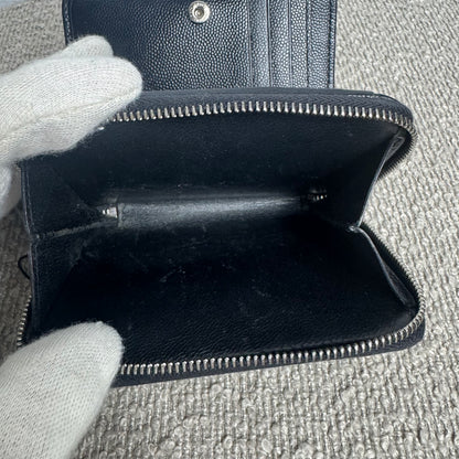 Saint Laurent Cassandre Matelassé Lederportemonnaie – Grain de Poudre