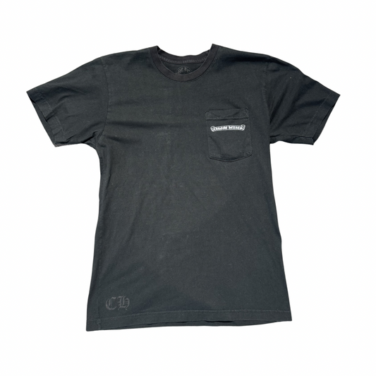 Chrome Hearts „U.S.A. Arch Logo“ Pocket T-Shirt – Schwarz (Gr. M)