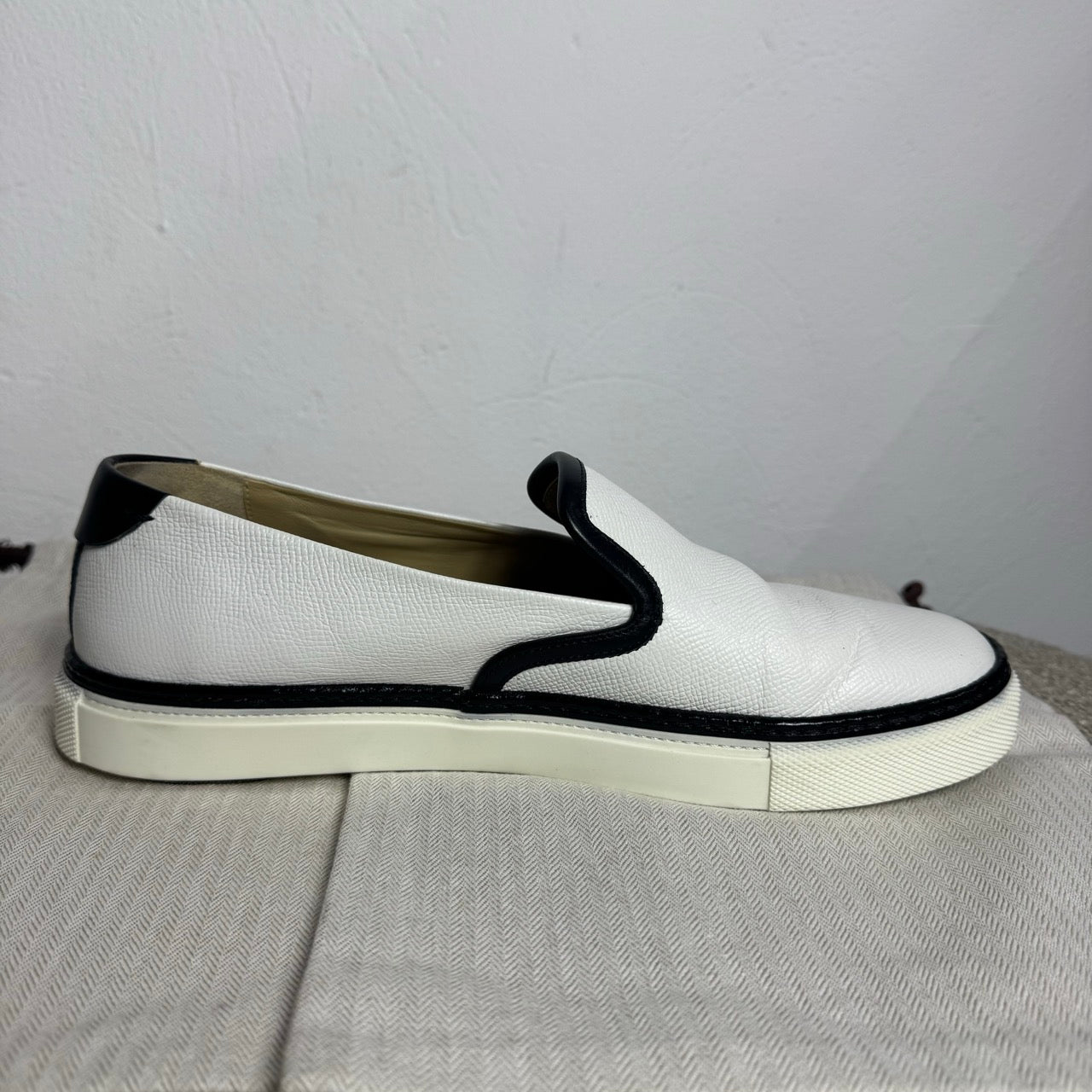 Hermès Slip-On Sneaker – Weiß/Schwarz