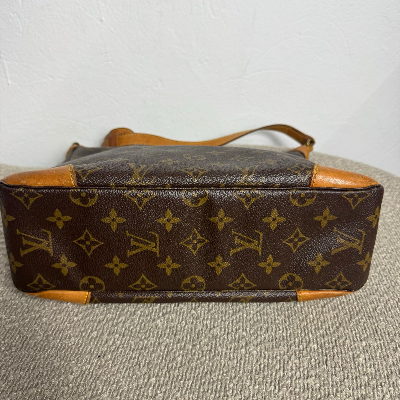 Louis Vuitton Boulogne 30 – Monogram Canvas