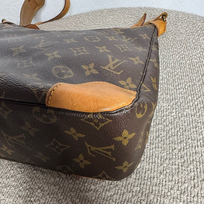 Louis Vuitton Boulogne 30 – Monogram Canvas