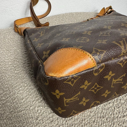 Louis Vuitton Boulogne 30 – Monogram Canvas