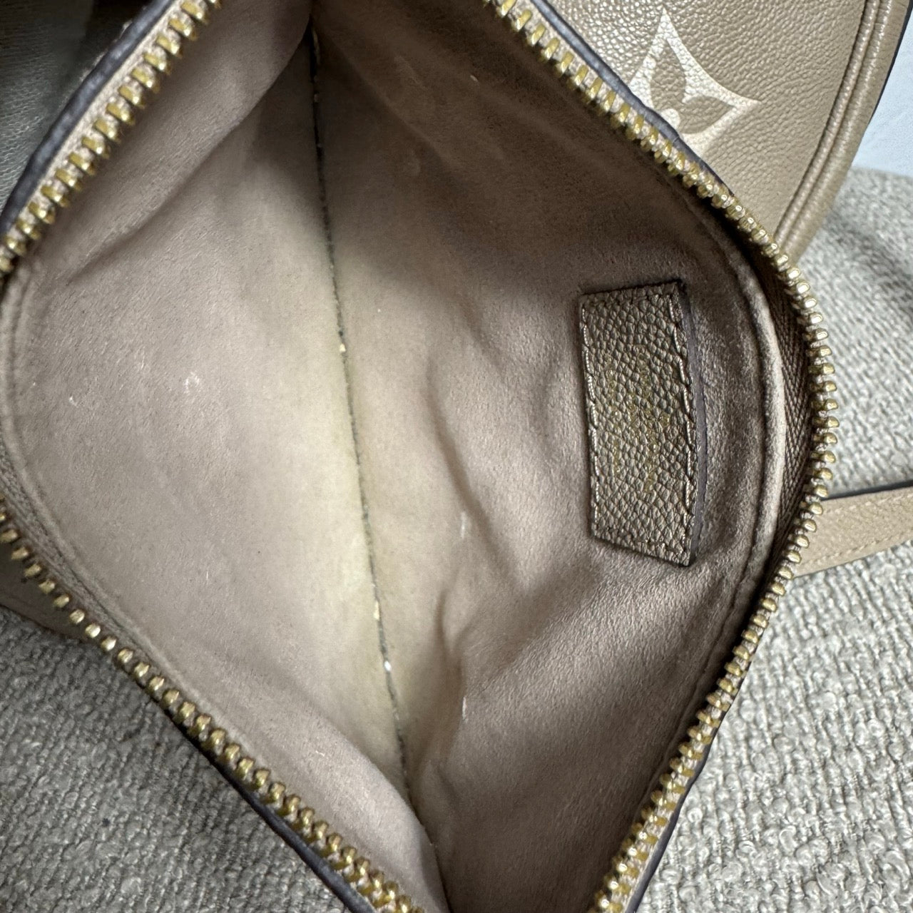 Louis Vuitton Loop Hobo – Monogram Empreinte Leder
