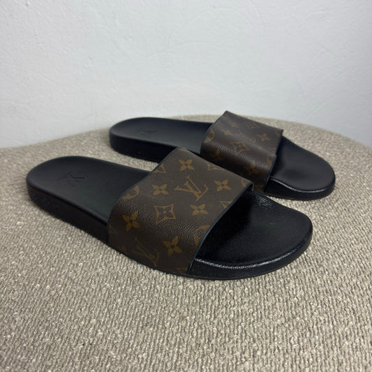 Louis Vuitton "Waterfront" Monogram Slides - Size 44