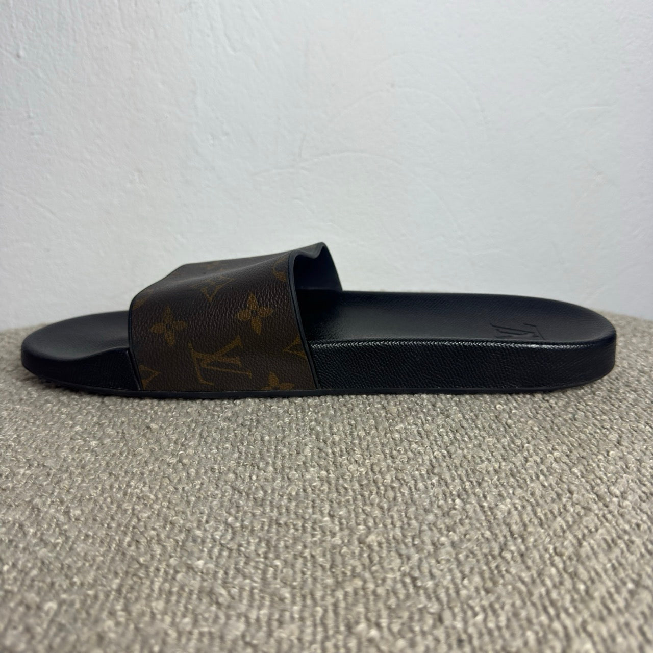 Louis Vuitton "Waterfront" Monogram Slides - Size 44