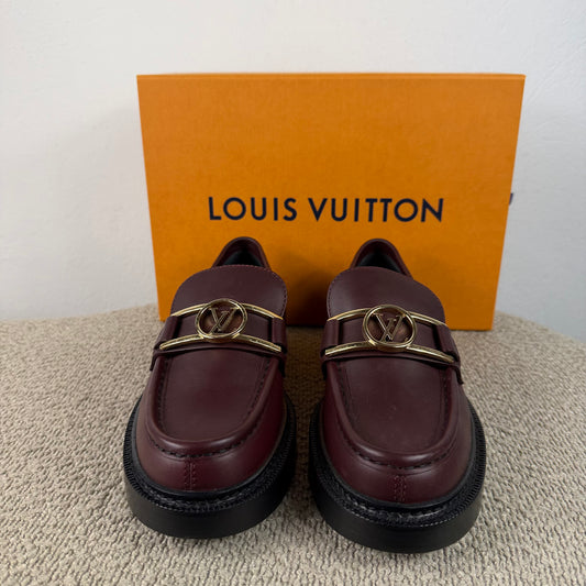 Louis Vuitton Academy Baroque Loafer – Bordeauxrot – Gr. 37,5