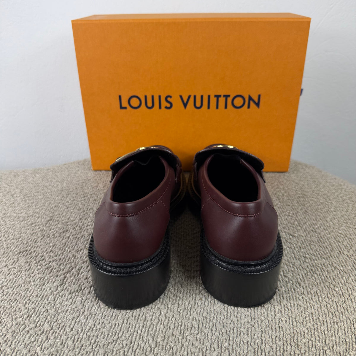 Louis Vuitton Academy Baroque Loafer – Bordeauxrot – Gr. 37,5
