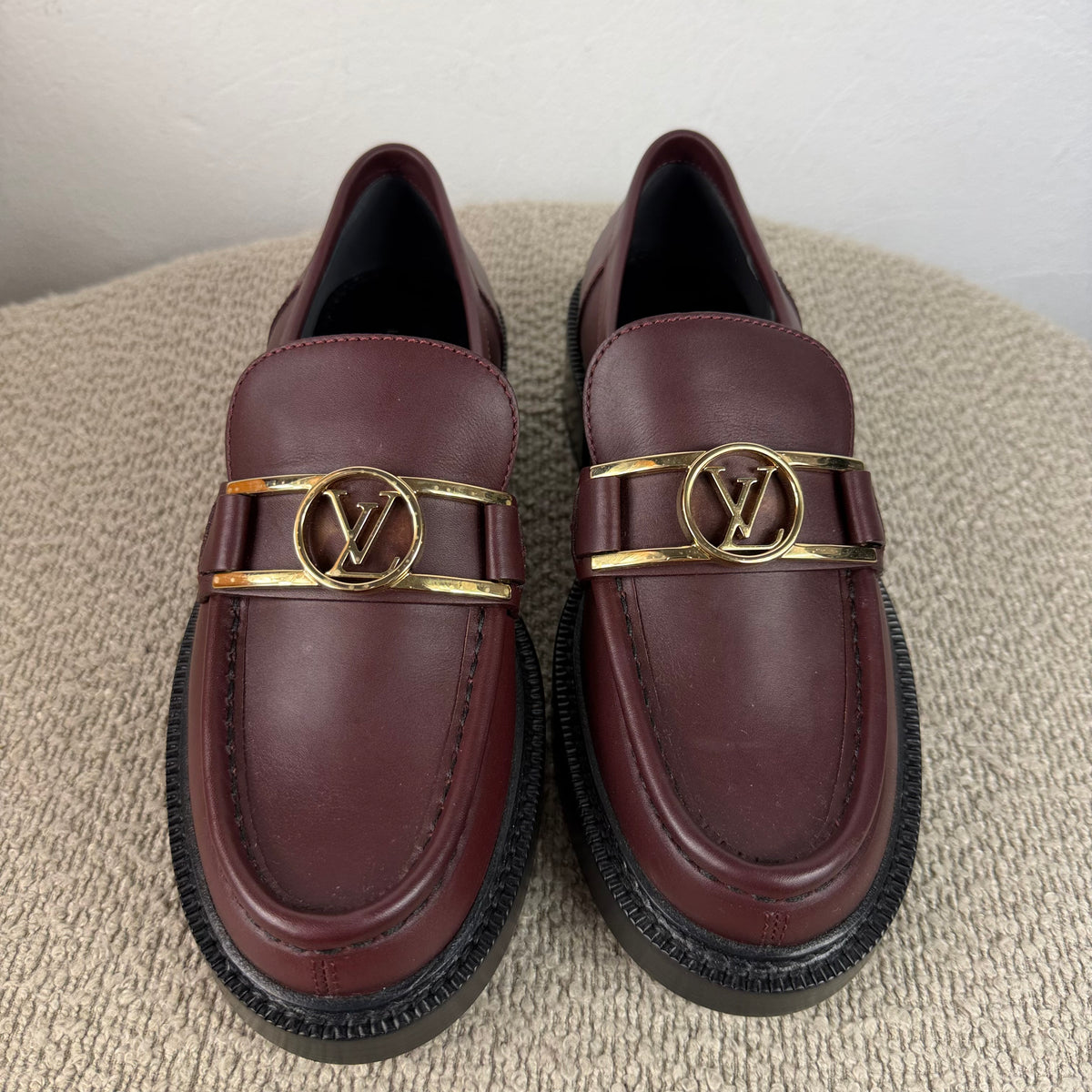 Louis Vuitton Academy Baroque Loafer – Bordeauxrot – Gr. 37,5