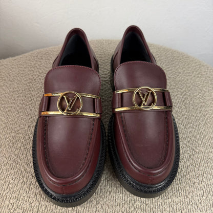 Louis Vuitton Academy Baroque Loafer – Bordeauxrot – Gr. 37,5