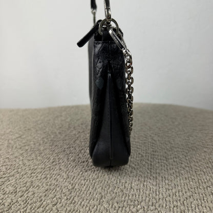 MCM Schultertasche – Visetos Schwarz mit Kettendetails