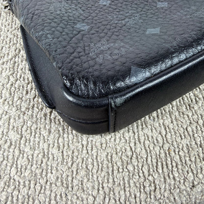 MCM Schultertasche – Visetos Schwarz mit Kettendetails