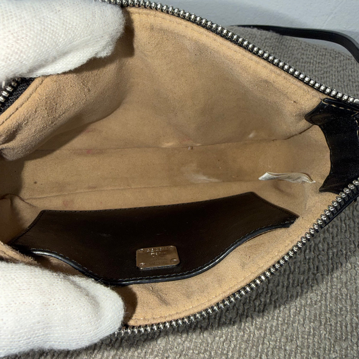 MCM Schultertasche – Visetos Schwarz mit Kettendetails