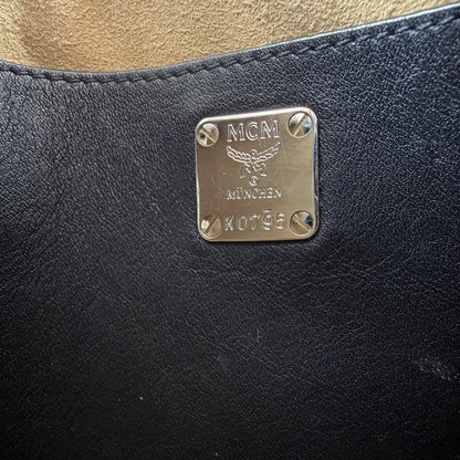MCM Schultertasche – Visetos Schwarz mit Kettendetails