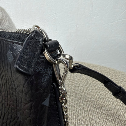 MCM Schultertasche – Visetos Schwarz mit Kettendetails