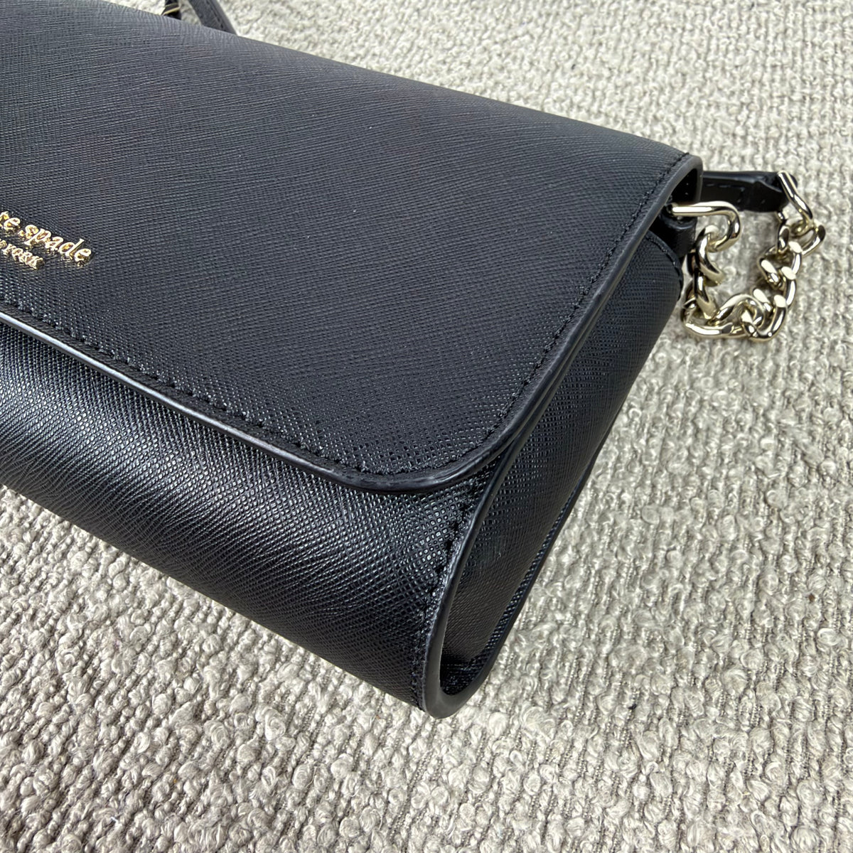 Kate Spade New York Flap Crossbody Bag – Schwarz
