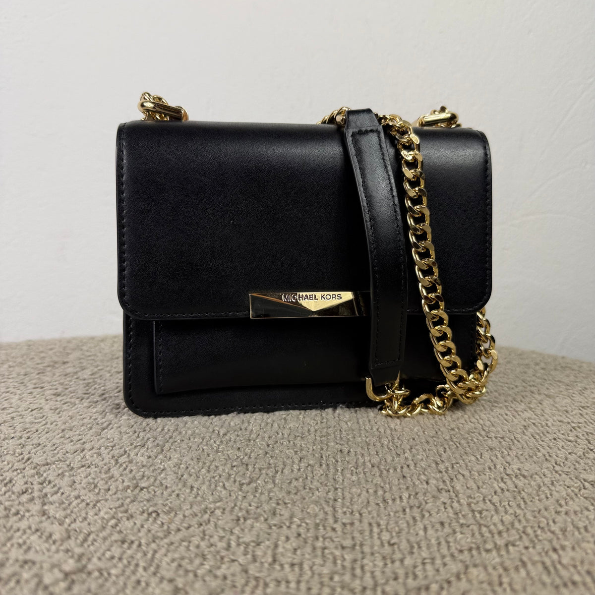 Michael Kors Schultertasche – Schwarz mit goldfarbenen Details