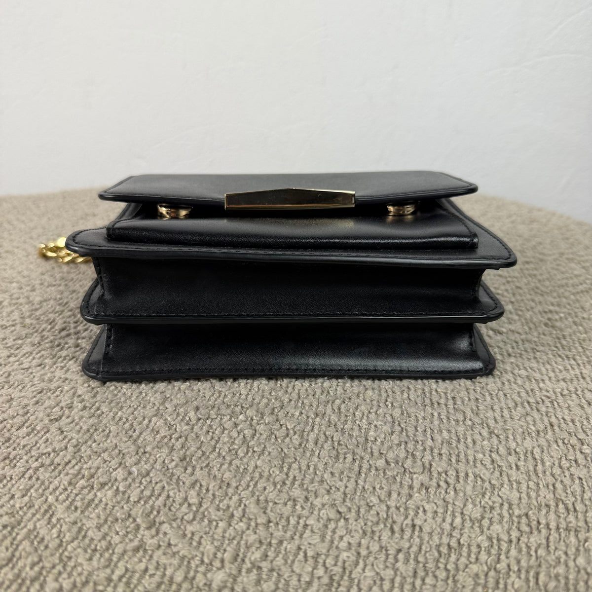 Michael Kors Schultertasche – Schwarz mit goldfarbenen Details