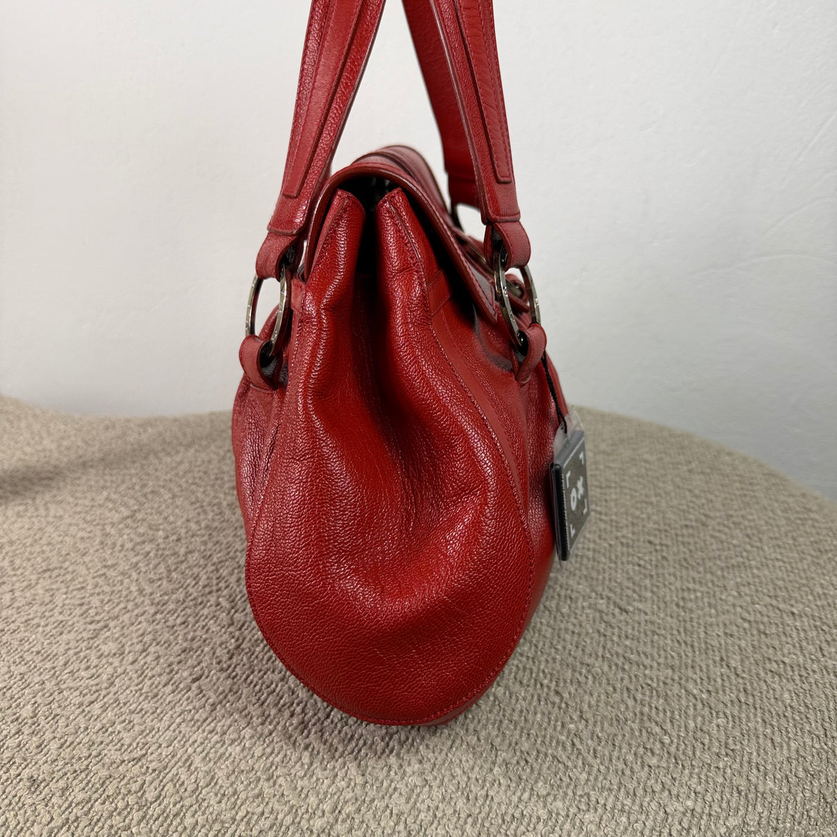 BVLGARI Chandra Flap Tote – Rotes Leder