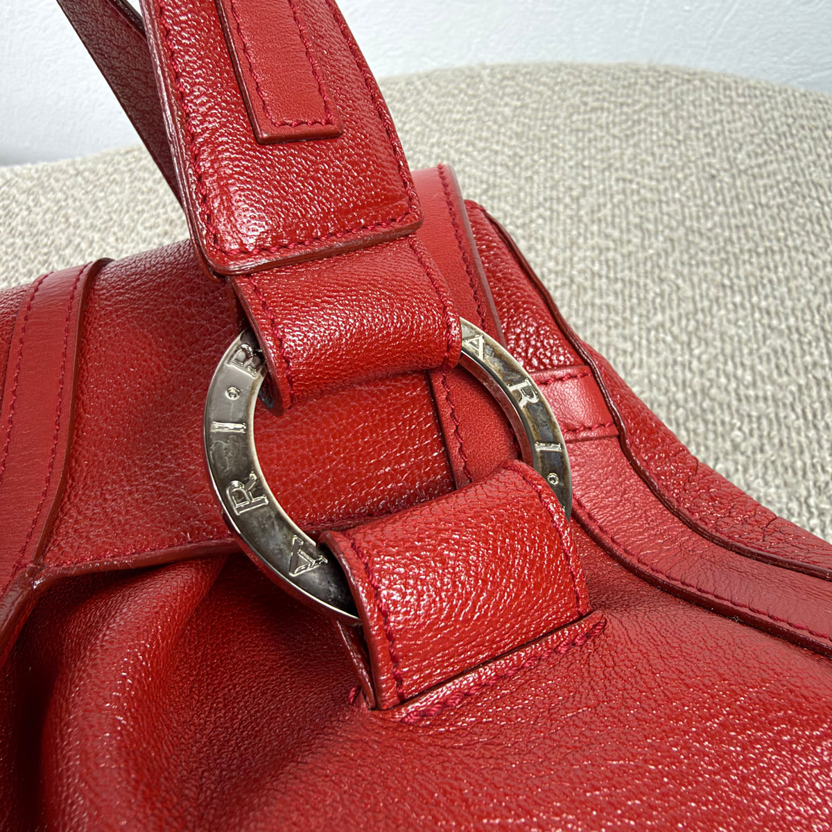 BVLGARI Chandra Flap Tote – Rotes Leder