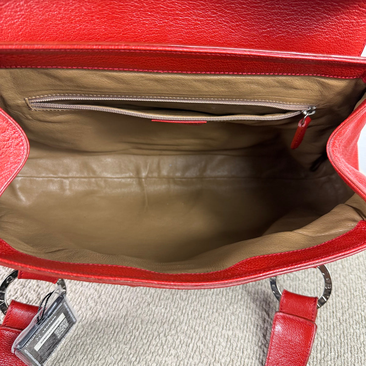 BVLGARI Chandra Flap Tote – Rotes Leder