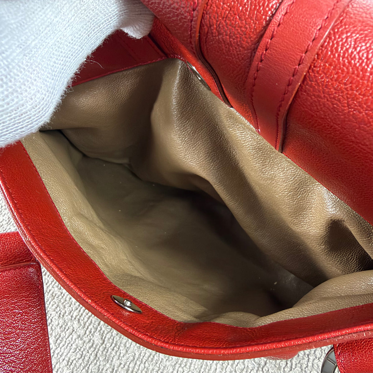 BVLGARI Chandra Flap Tote – Rotes Leder