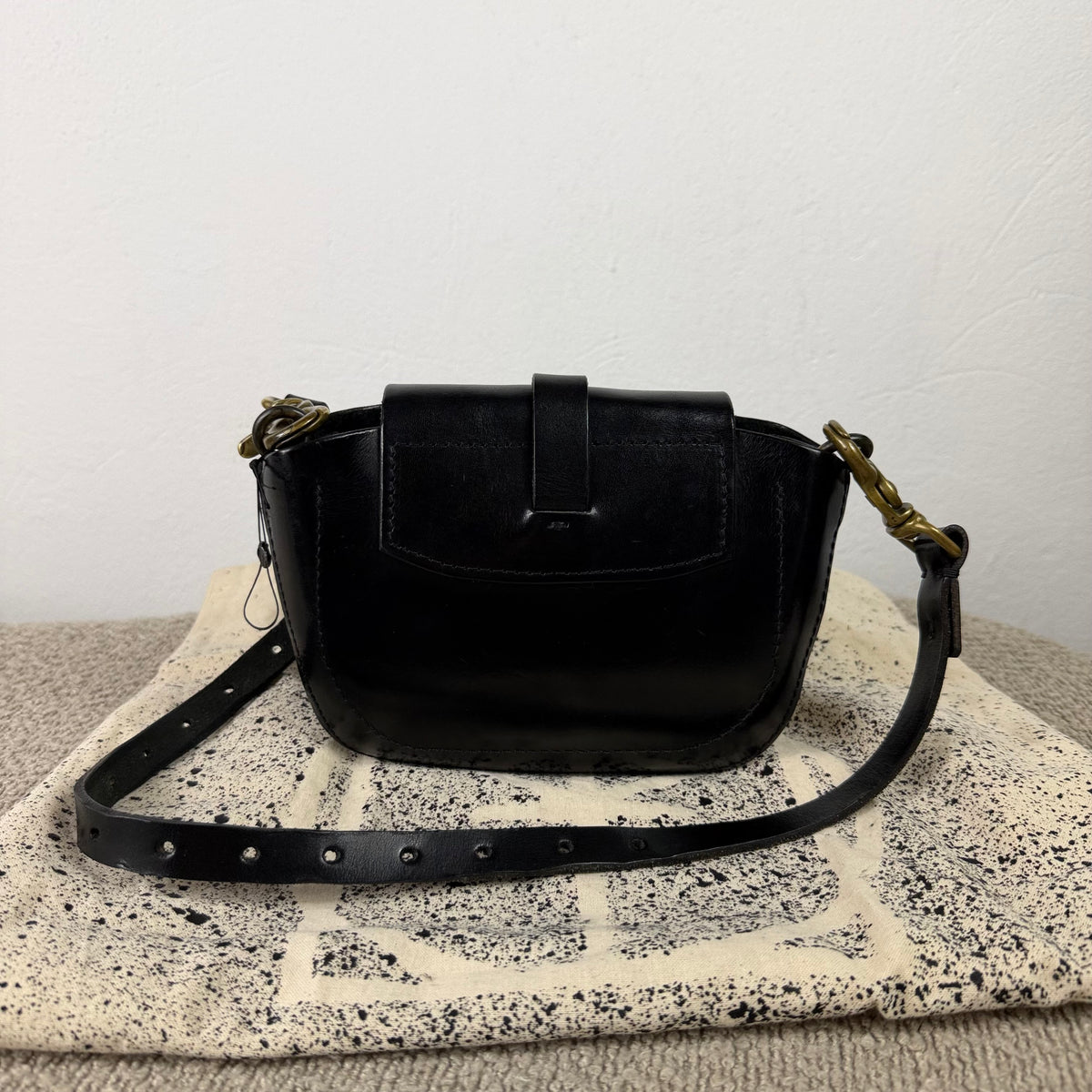 ESDE Leder Schultertasche Schwarz – Handgefertigt