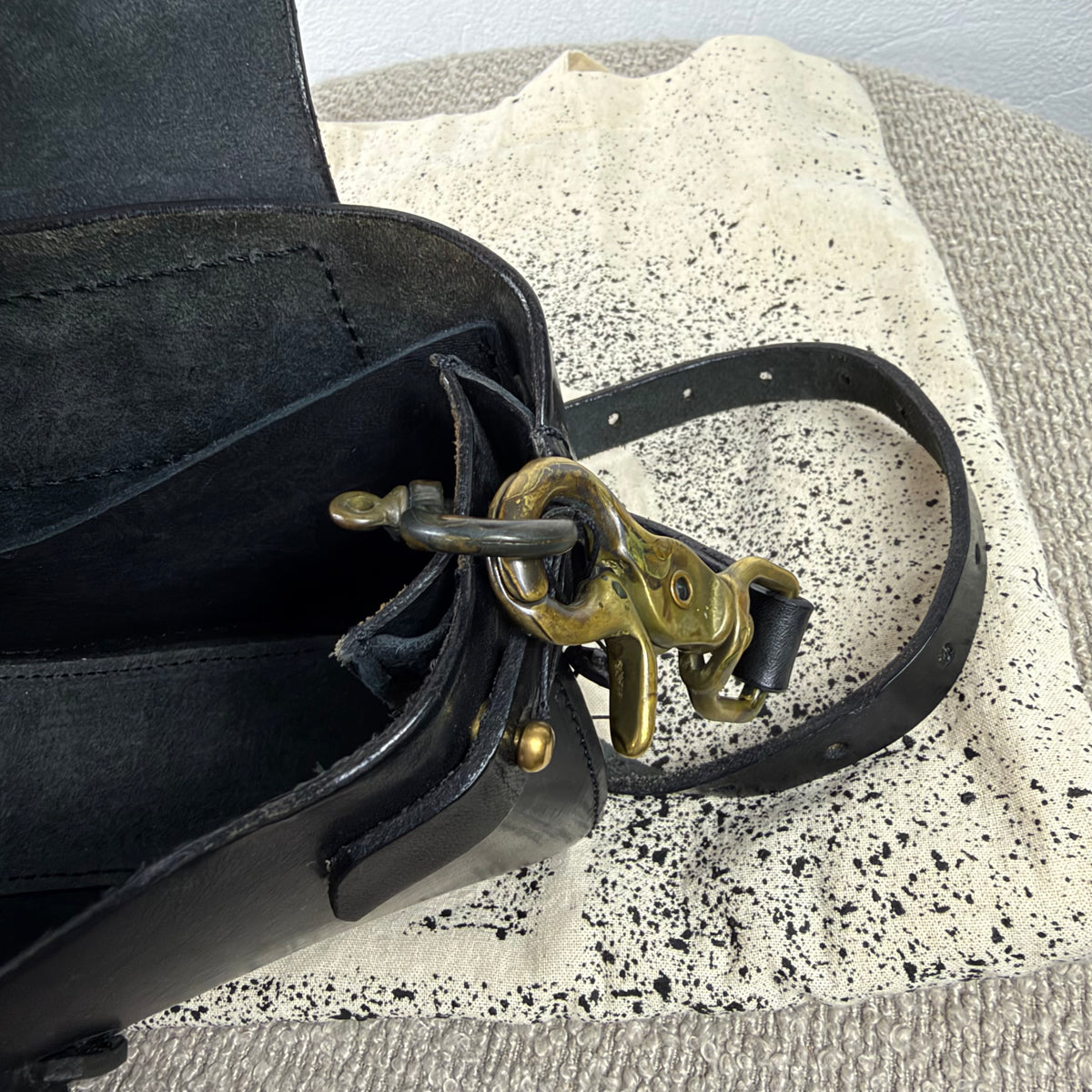 ESDE Leder Schultertasche Schwarz – Handgefertigt