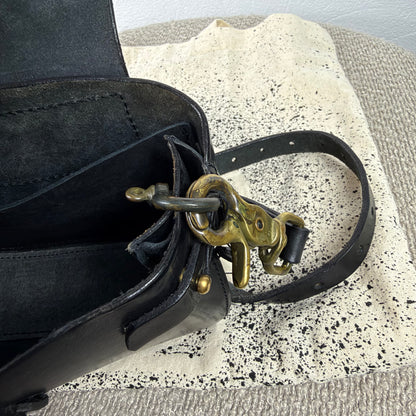 ESDE Leder Schultertasche Schwarz – Handgefertigt
