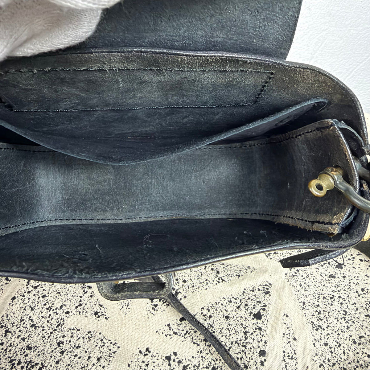 ESDE Leder Schultertasche Schwarz – Handgefertigt