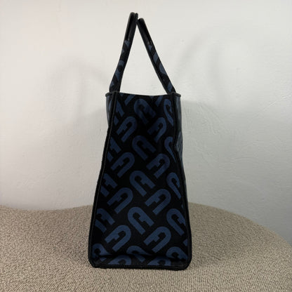 Furla Shopper – Schwarz / Dunkelblau mit Logo-Muster