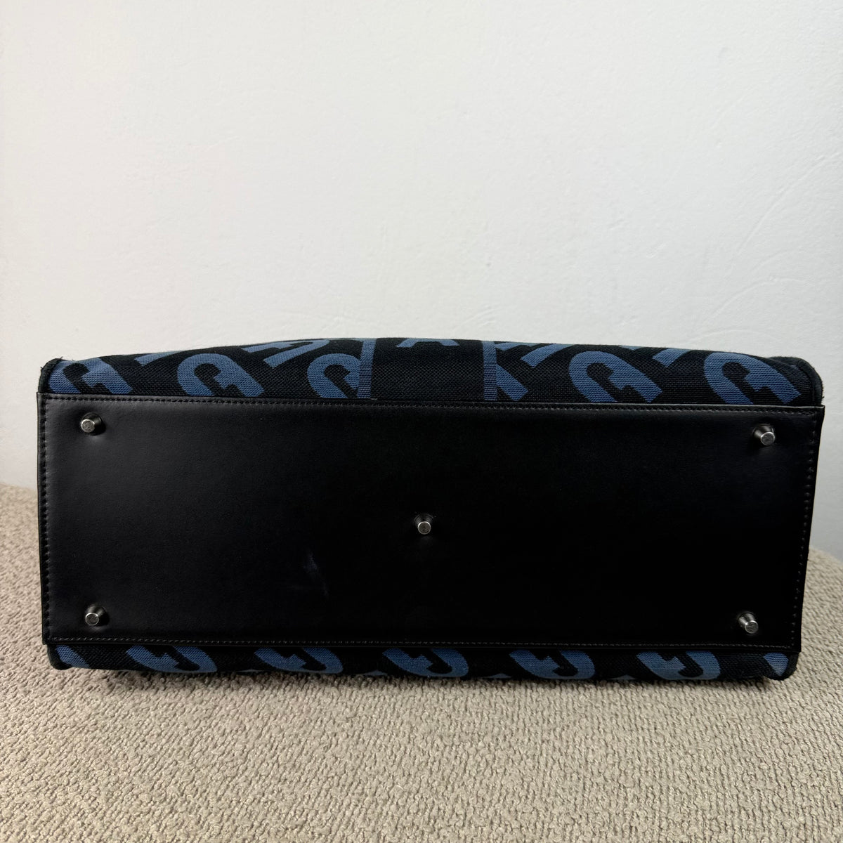 Furla Shopper – Schwarz / Dunkelblau mit Logo-Muster
