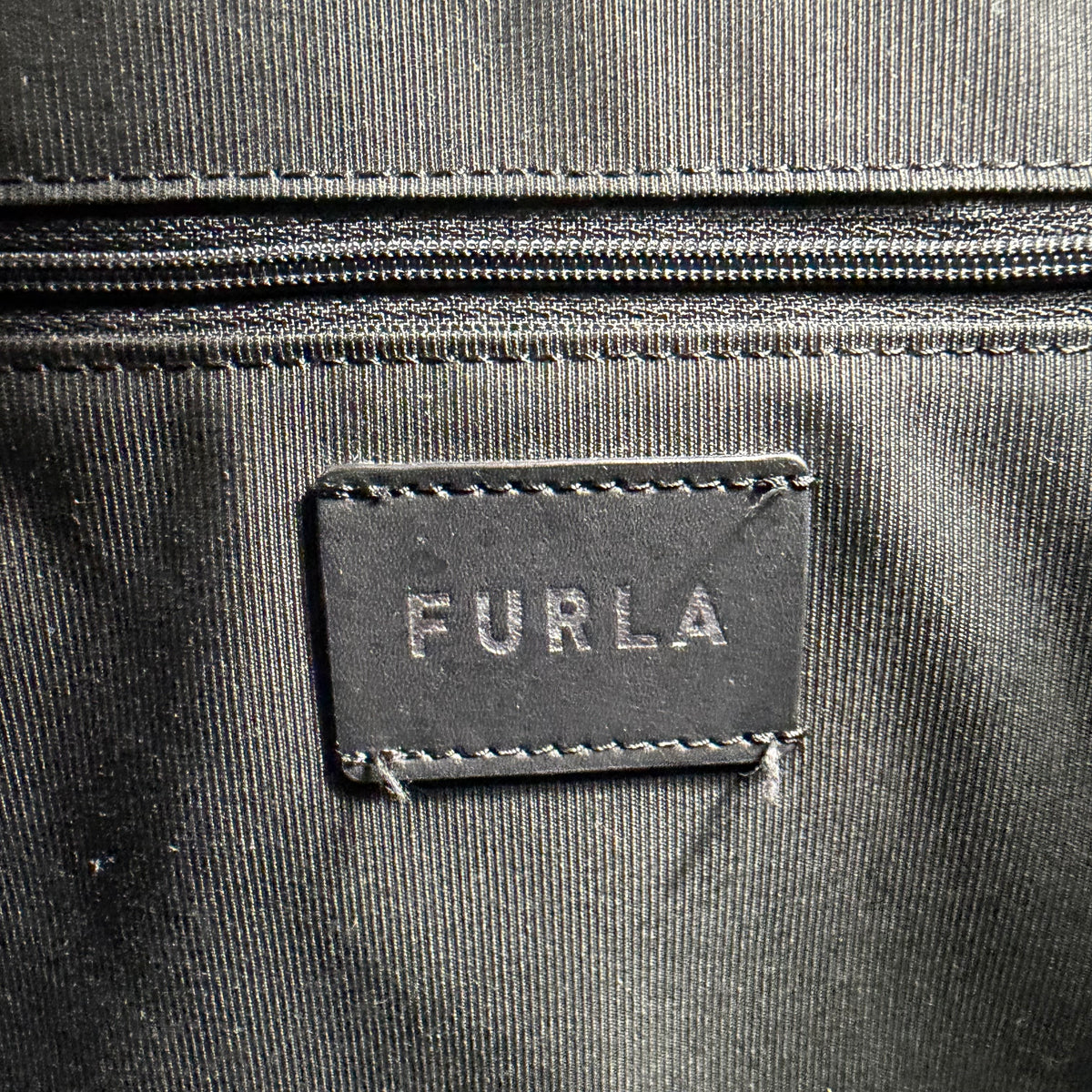 Furla Shopper – Schwarz / Dunkelblau mit Logo-Muster
