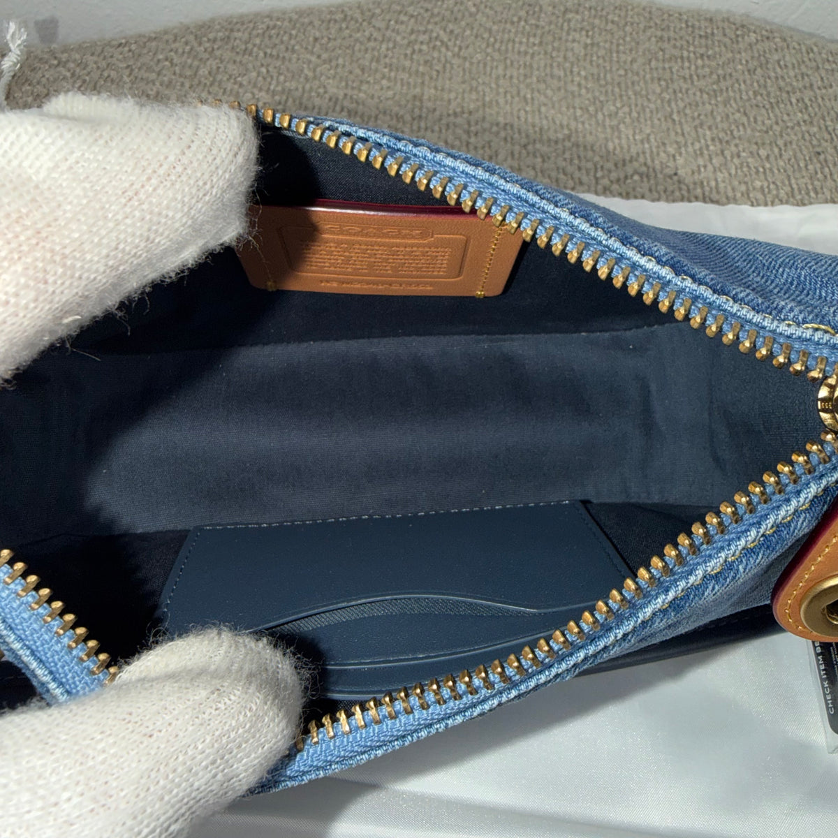Coach Swing Zip Bag – Denim Blau