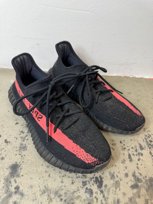 Yeezy Boost 350 V2 – Core Black/Red – Größe 43 1/3
