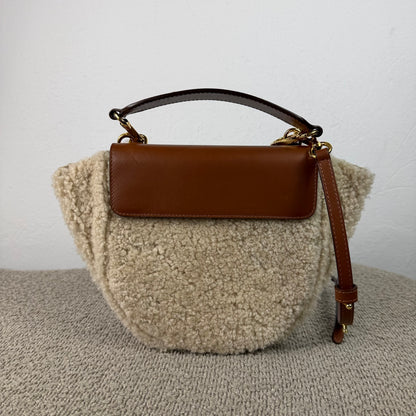 Wandler Schultertasche Teddy-Fell & Leder – Creme/Braun