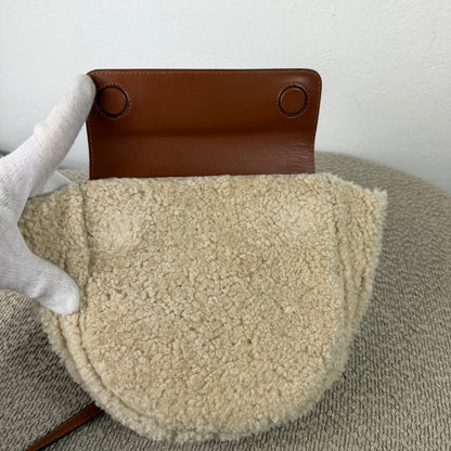 Wandler Schultertasche Teddy-Fell & Leder – Creme/Braun