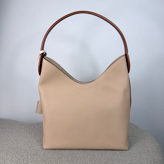 Louis Vuitton LockMe Hobo Taurillon Leder – Nude