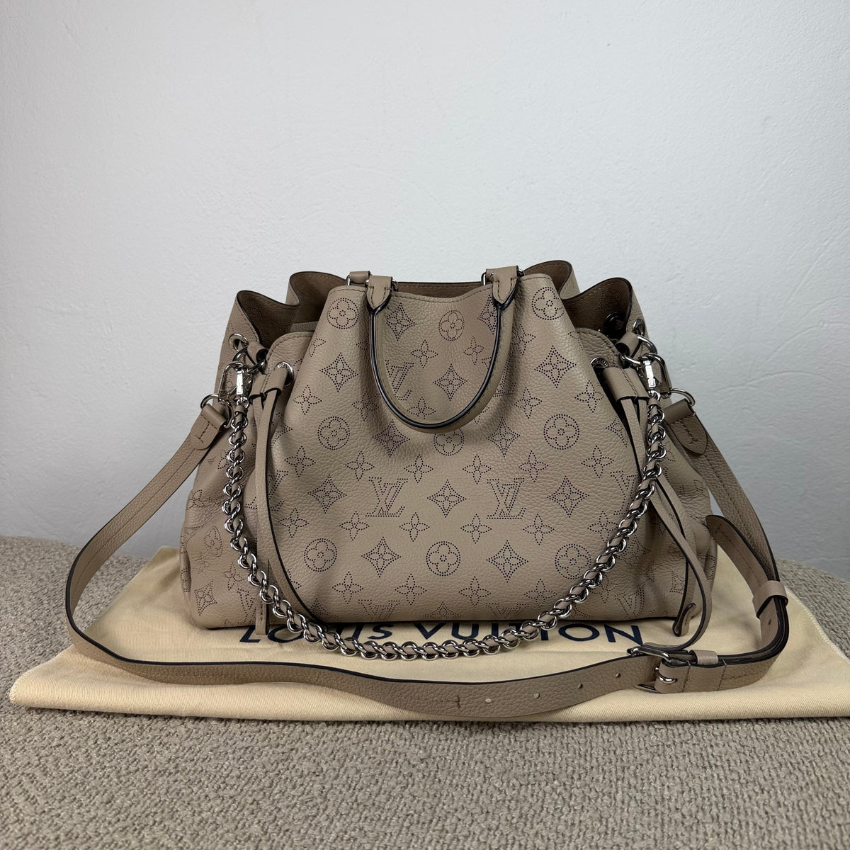 Louis Vuitton Bella Tote – Mahina Leder Galet