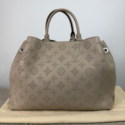 Louis Vuitton Bella Tote – Mahina Leder Galet