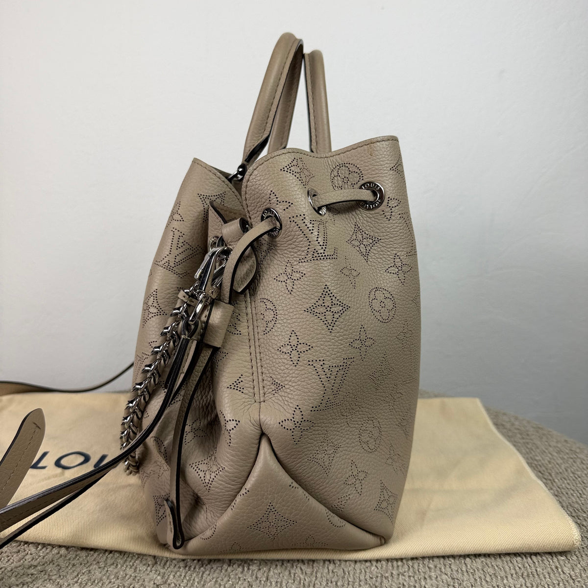 Louis Vuitton Bella Tote – Mahina Leder Galet