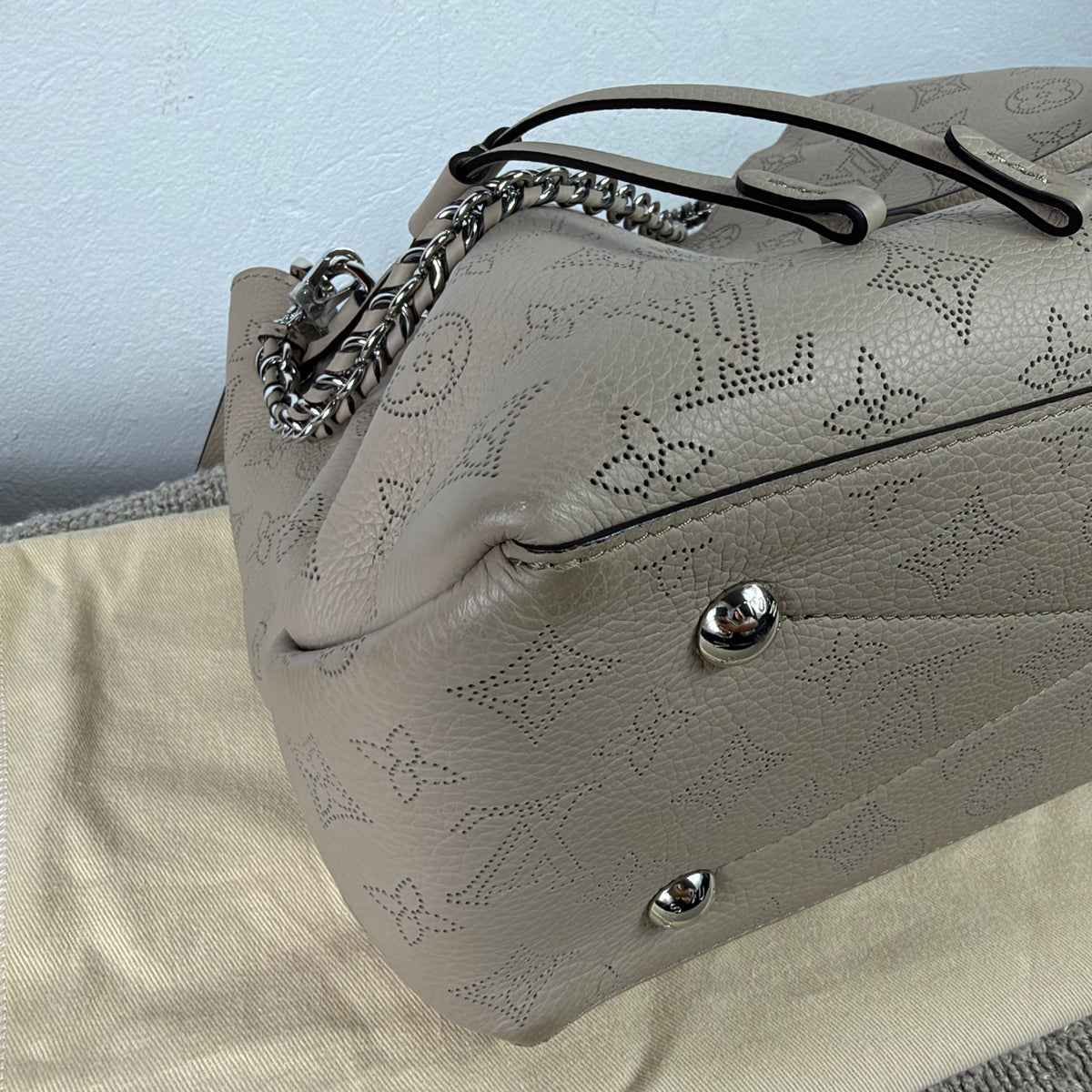 Louis Vuitton Bella Tote – Mahina Leder Galet