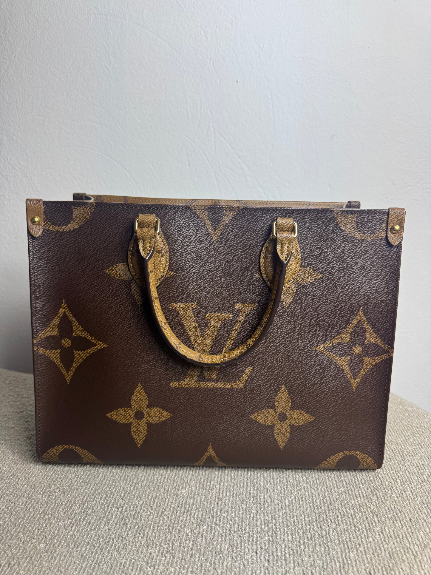 Louis Vuitton OnTheGo MM – Monogram Reverse
