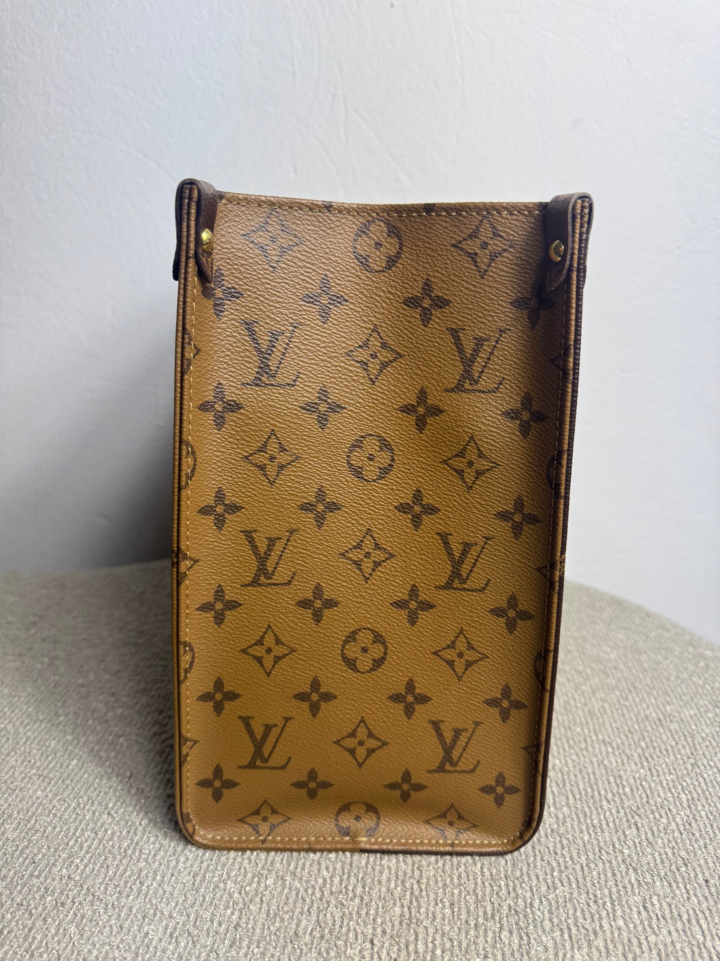 Louis Vuitton OnTheGo MM – Monogram Reverse