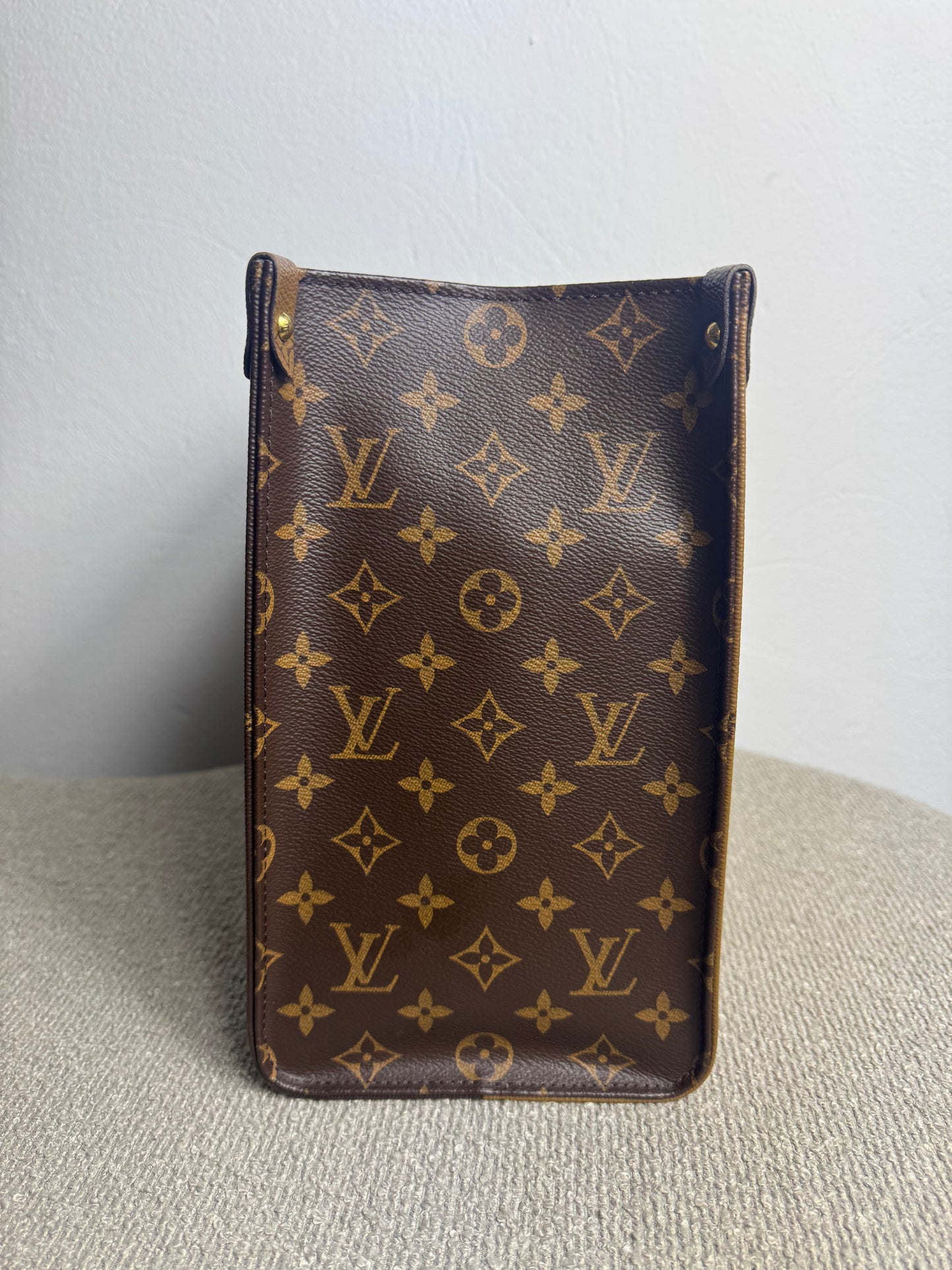 Louis Vuitton OnTheGo MM – Monogram Reverse